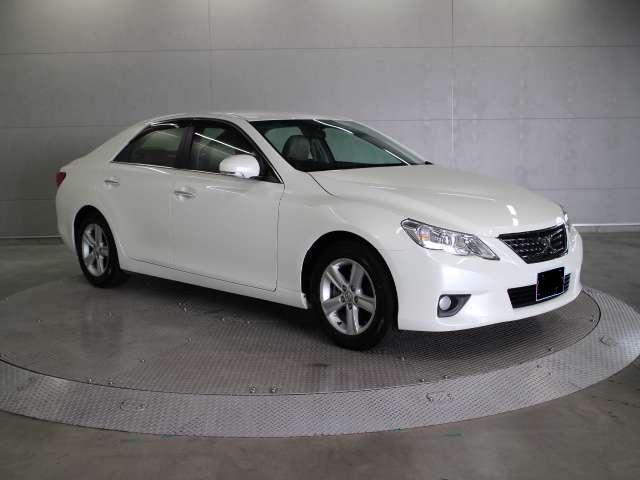 Used Toyota Mark X White Pearl body color 2011 model photo: Front view