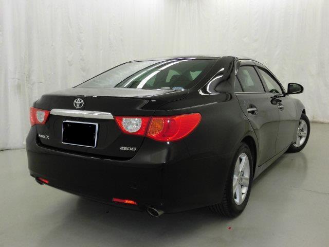 Used Toyota Mark X Black body color 2012 model photo: Back view