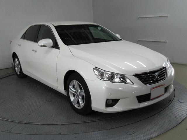 Used Toyota Mark X White Pearl body color 2012 model photo: Front view