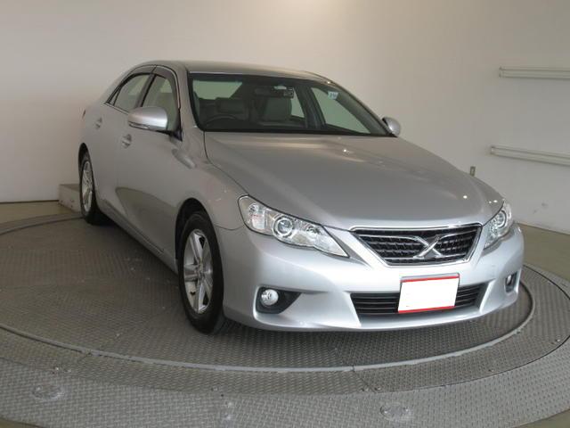 Used Toyota Mark X Silver body color 2012 model photo: Front view