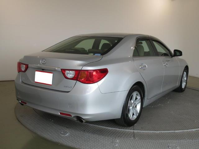 Used Toyota Mark X Silver body color 2012 model photo: Back view
