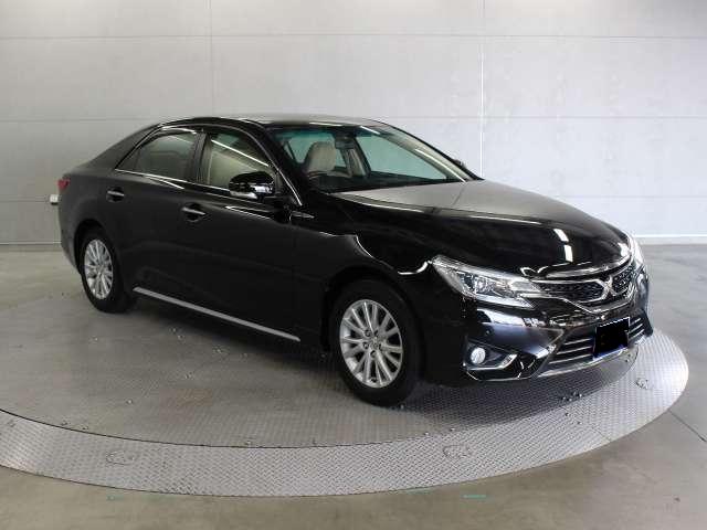 Used Toyota Mark X Black body color 2013 model photo: Front view