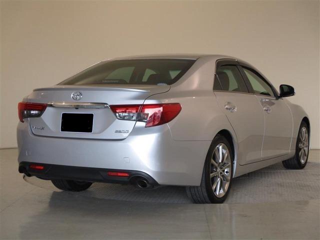 Used Toyota Mark X Silver body color 2013 model photo: Back view
