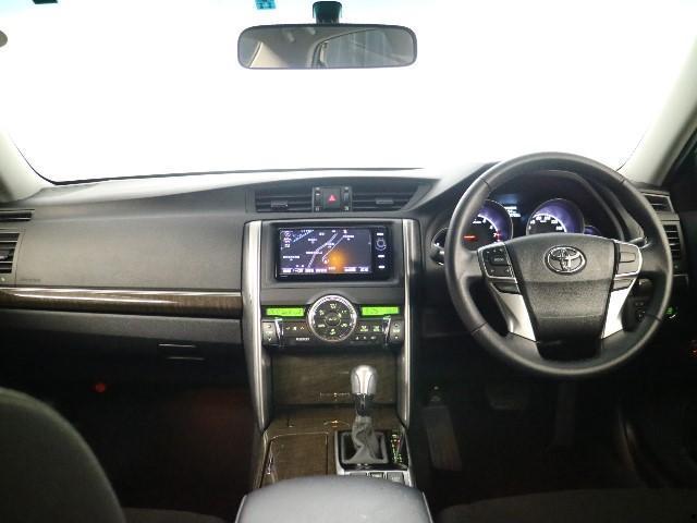 Used Toyota Mark X Black body color 2015 model photo: interior view