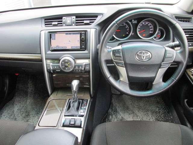 Used Toyota Mark X Silver body color 2015 model photo: interior view