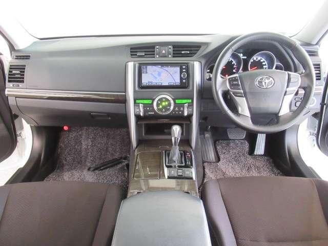 Used Toyota Mark X White Pearl body color 2016 model photo: interior view