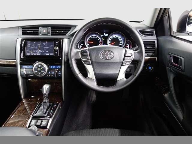 Used Toyota Mark X Silver body color 2016 model photo: interior view