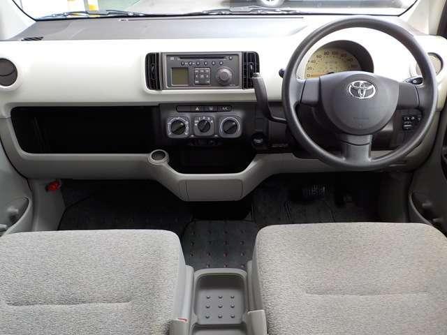 Used Toyota Passo 2012 model Black body color photo: Interior view