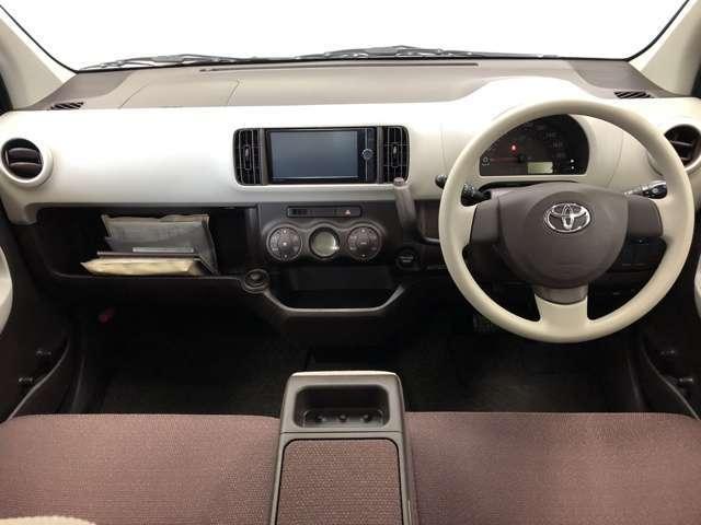 Used Toyota Passo 2013 model Bordeaux (Burgundy) body color photo: Interior view