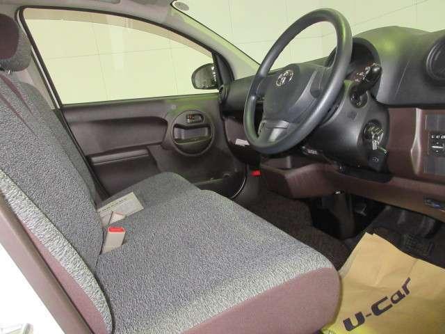 Used Toyota Passo 2014 model White Pearl body color photo: Interior view