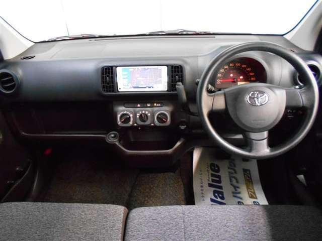 Used Toyota Passo 2014 model Red body color photo: Interior view