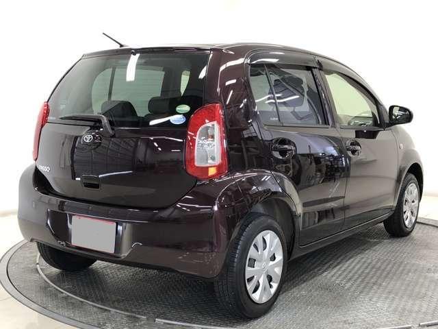 Used Toyota Passo 2015 model Bordeaux (Burgundy) body color photo: Back view