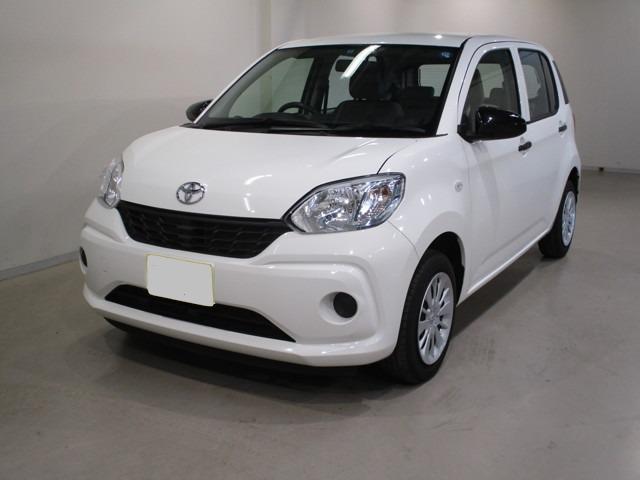 Used Toyota Passo 2016 model White Pearl body color photo: Front view