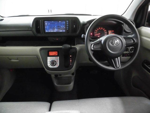 Used Toyota Passo 2016 model Red body color photo: Interior view
