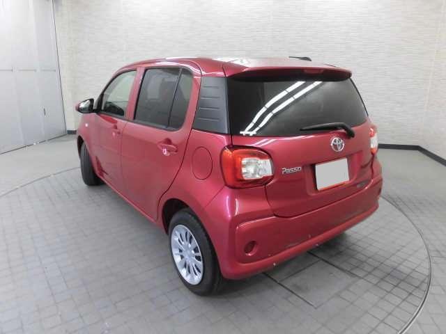 Used Toyota Passo 2016 model Red body color photo: Back view
