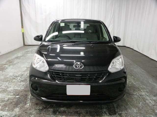 Used Toyota Passo 2017 model Black body color photo: Front view
