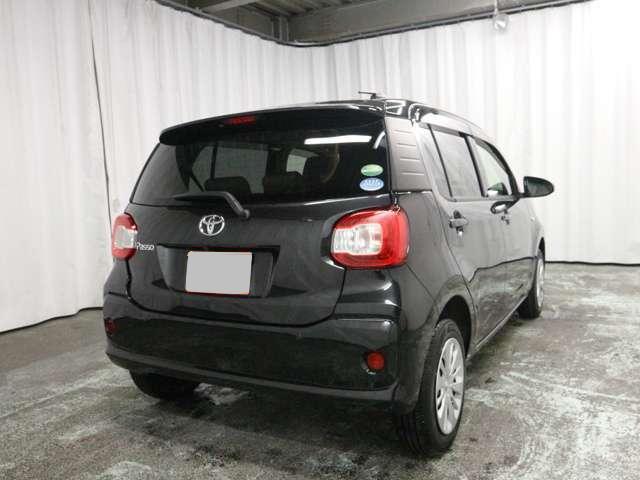 Used Toyota Passo 2017 model Black body color photo: Back view
