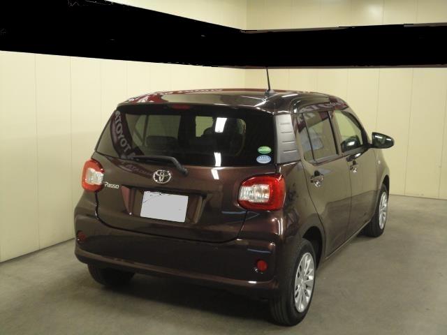 Used Toyota Passo 2017 model Bordeaux (Burgundy) body color photo: Back view