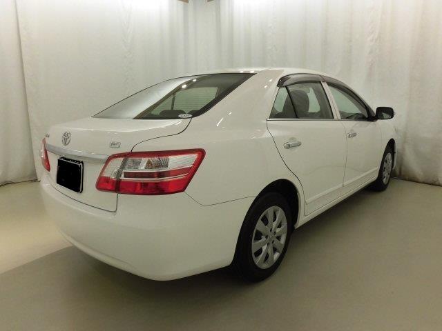 Used Toyota Premio White Pearl body color 2011 model photo: Back view
