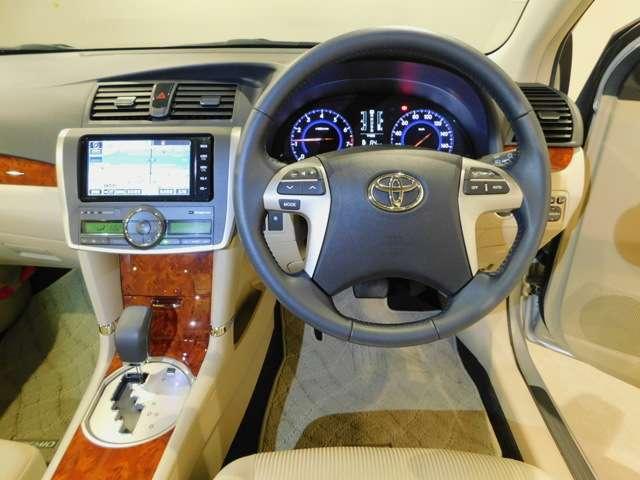 Used Toyota Premio Silver body color 2014 model photo: Interior view
