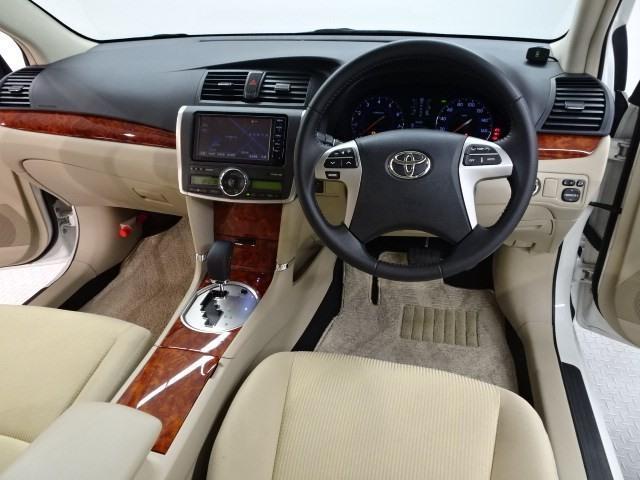 Used Toyota Premio White Pearl body color 2015 model photo: Interior view