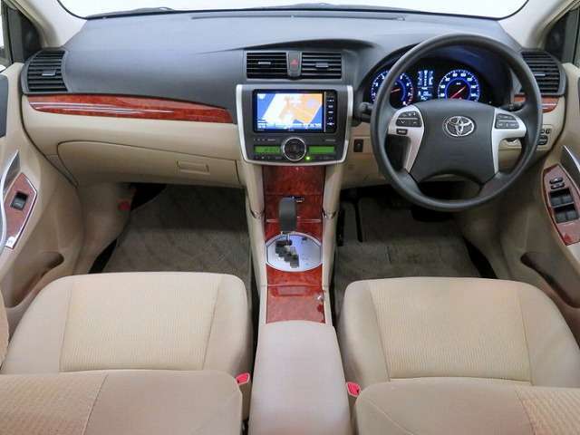 Used Toyota Premio Silver body color 2015 model photo: Interior view