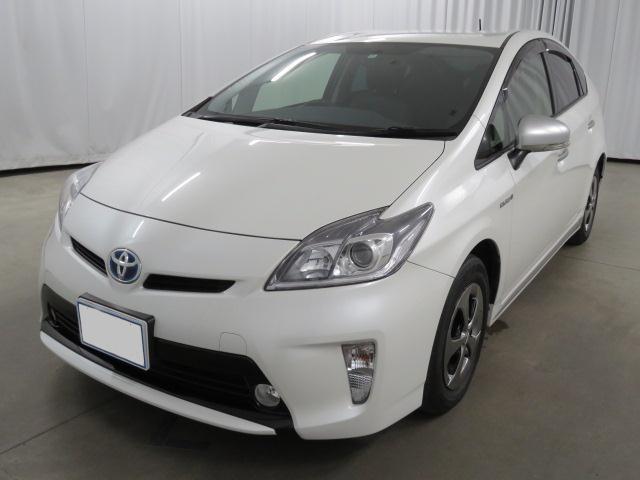 Used Toyota Prius 2014 Model White Pearl color picture: Front view