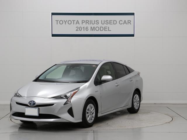 Used Toyota Prius 2016 Model Silver color picture: Front view