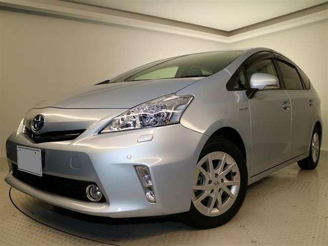Used Toyota Prius Alpha 2013 model Light Blue color: Front photo