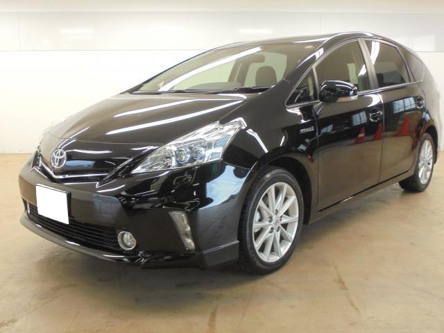 Used Toyota Prius Alpha 2013 model Black color: Front photo