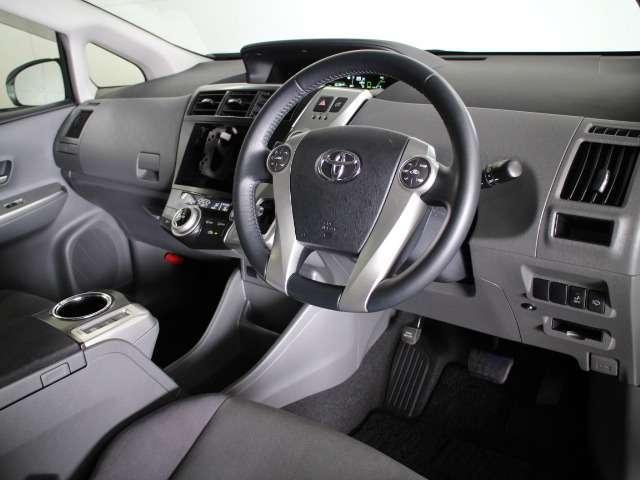 Used Toyota Prius Alpha 2013 model Pearl White color: Interior photo