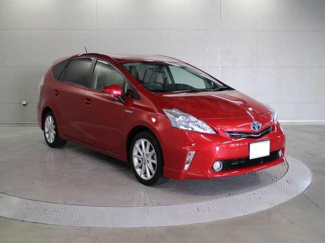 Used Toyota Prius Alpha 2013 model Red Wine color: Front photo