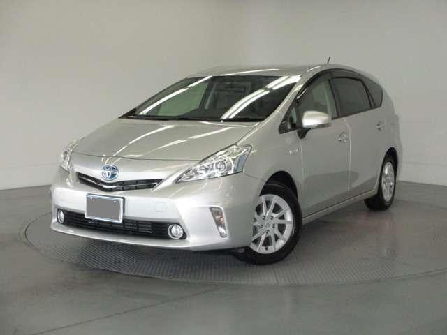 Used Toyota Prius Alpha 2013 model Silver color: Front photo