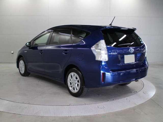 Used Toyota Prius Alpha 2014 model Dark Blue color: Back photo