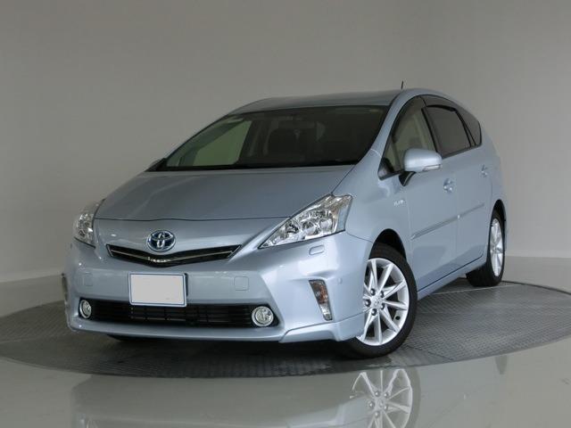 Used Toyota Prius Alpha 2014 model Light Blue color: Front photo