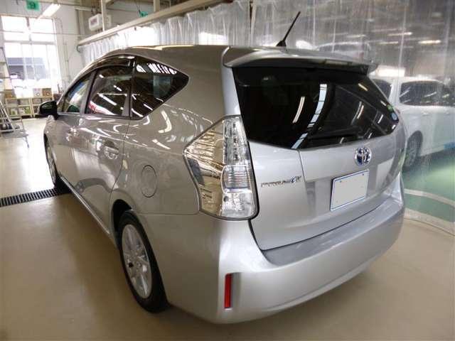 Used Toyota Prius Alpha 2014 model Silver color: Back photo