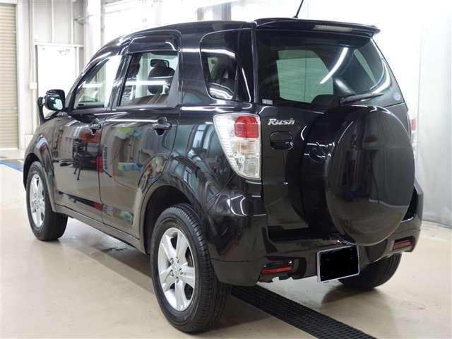 Used Toyota Rushr 2008 model Black color photo: Back view (Rear view)