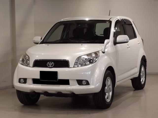 Used Toyota Rushr 2008 model Pearl White color photo: Front view
