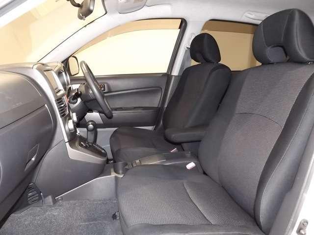 Used Toyota Rushr 2008 model Pearl White color photo: Interior view (inside view)
