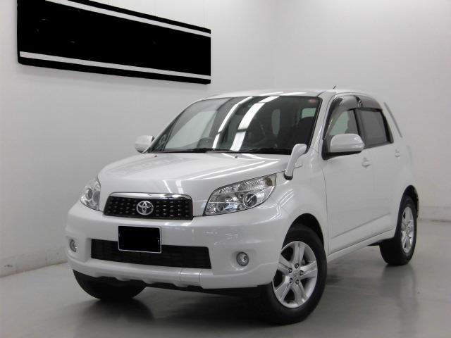 Used Toyota Rushr 2009 model Pearl White color photo: Front view