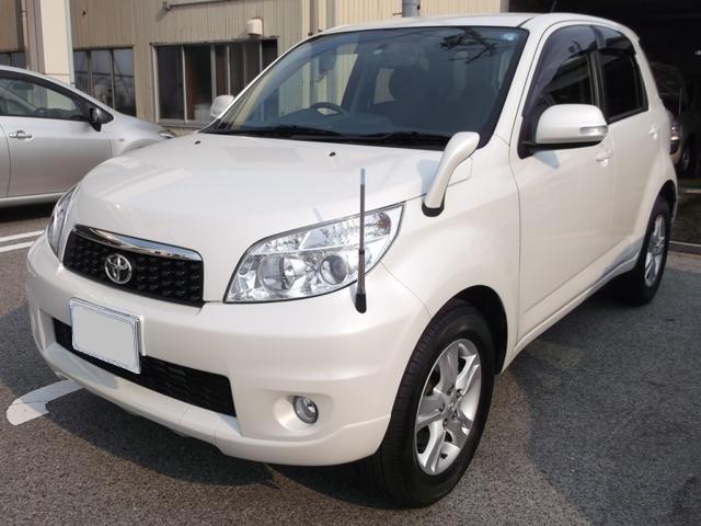 Used Toyota Rush 2013 model Pearl White color: Front photo