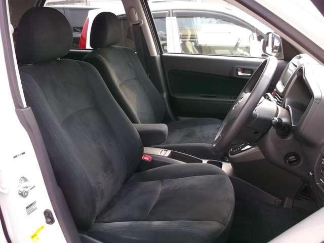 Used Toyota Rush 2013 model Pearl White color: Interior photo