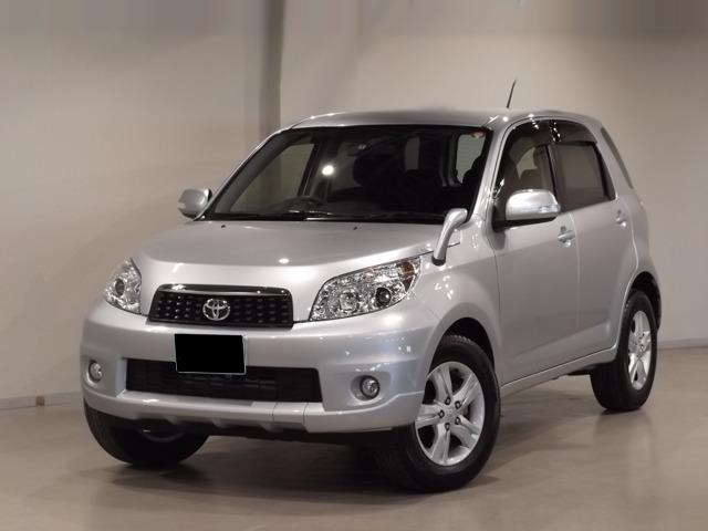 Used Toyota Rush photo: 2013 Model Front view (Silver color)