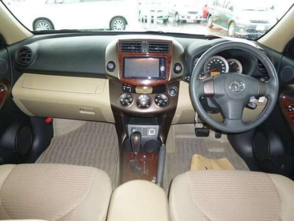 Toyota Vanguard used car 2008 model Pearl White color photo: Interior view