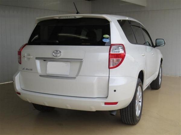 Toyota Vanguard used car 2008 model Pearl White color photo: Back view (Rear image)