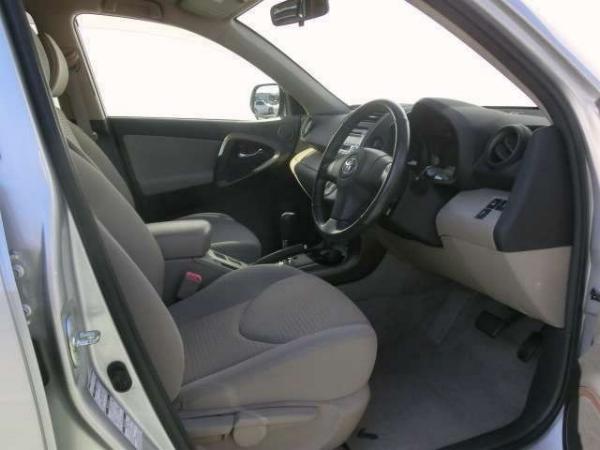 Toyota Vanguard used car 2008 model Silver color photo: Interior view