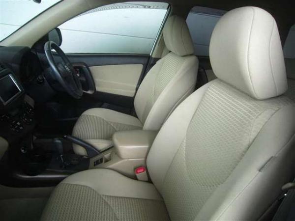 Toyota Vanguard used car 2009 model Pearl White color photo: Interior view