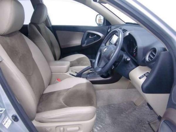 Toyota Vanguard used car 2009 model Silver color photo: Interior view