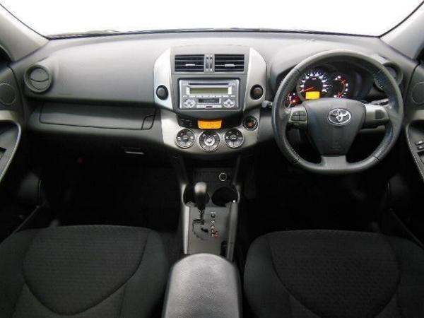 Toyota Vanguard used car 2010 model Silver color photo: Interior view
