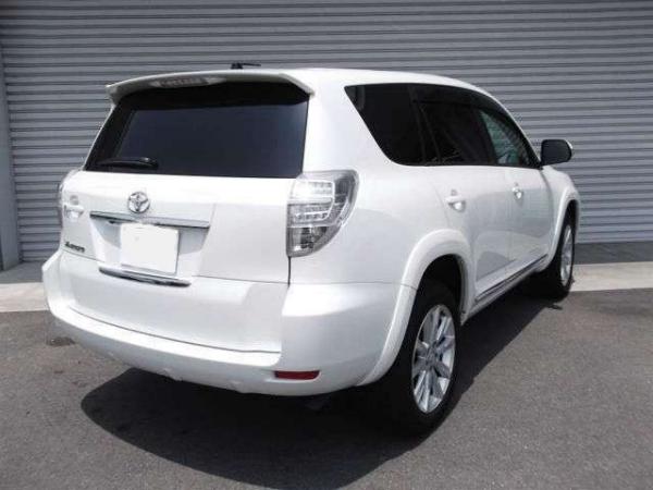 Toyota Vanguard used car 2011 model Pearl White color photo: Back view (Rear image)